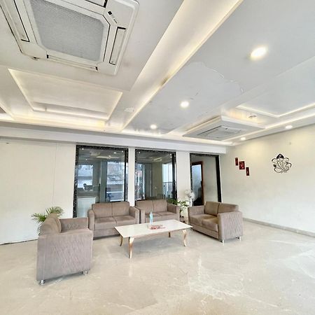 Hotel Rudraksh ! Varanasi !Fully-Air-Conditioned Hotel At Prime Location With Parking Availability, Near Kashi Vishwanath Temple, And Ganga Ghat 2 מראה חיצוני תמונה