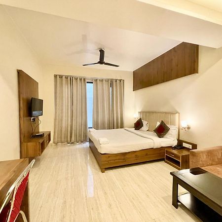 Hotel Rudraksh ! Varanasi !Fully-Air-Conditioned Hotel At Prime Location With Parking Availability, Near Kashi Vishwanath Temple, And Ganga Ghat 2 מראה חיצוני תמונה