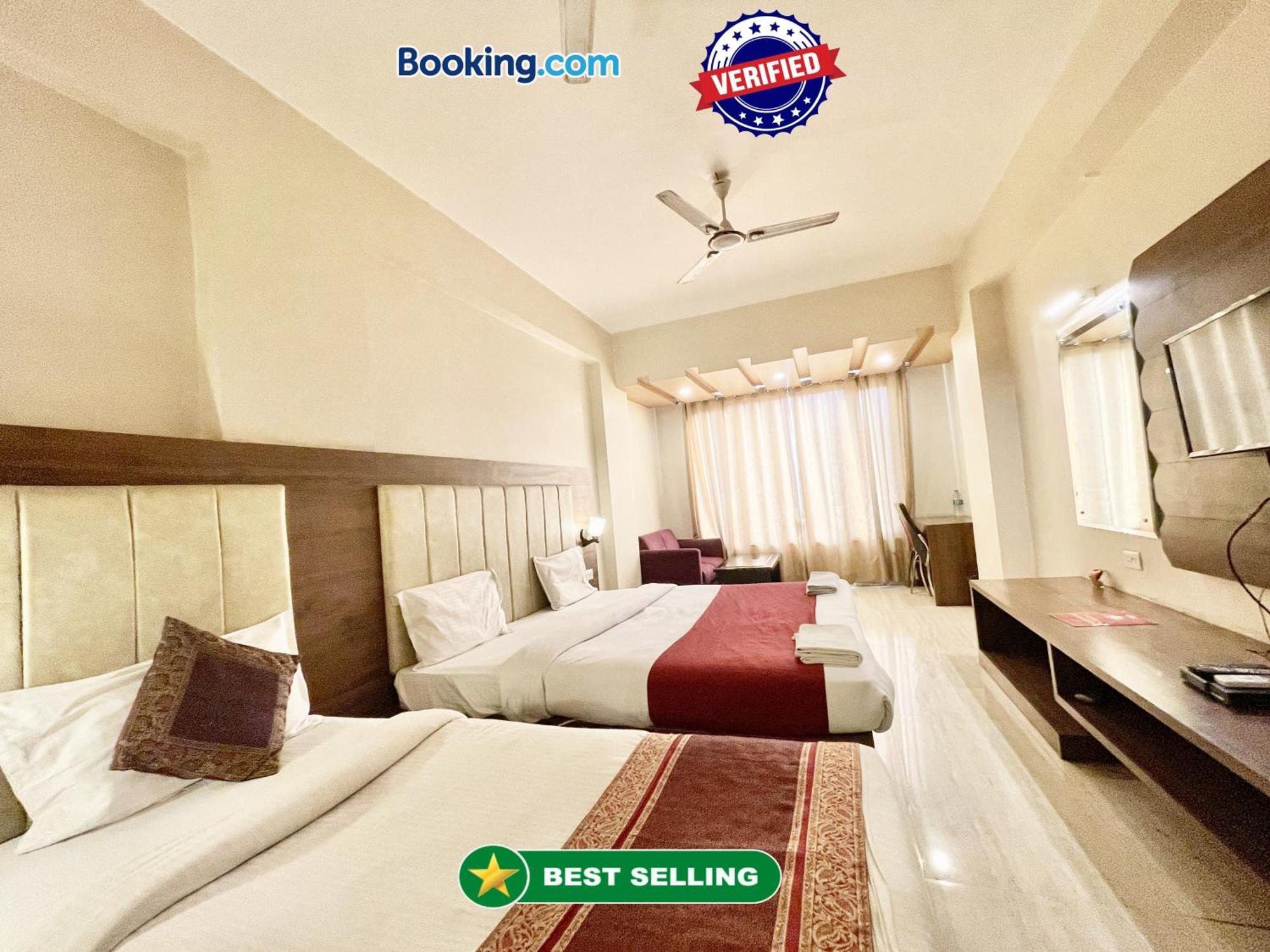 Hotel Rudraksh ! Varanasi !Fully-Air-Conditioned Hotel At Prime Location With Parking Availability, Near Kashi Vishwanath Temple, And Ganga Ghat 2 מראה חיצוני תמונה