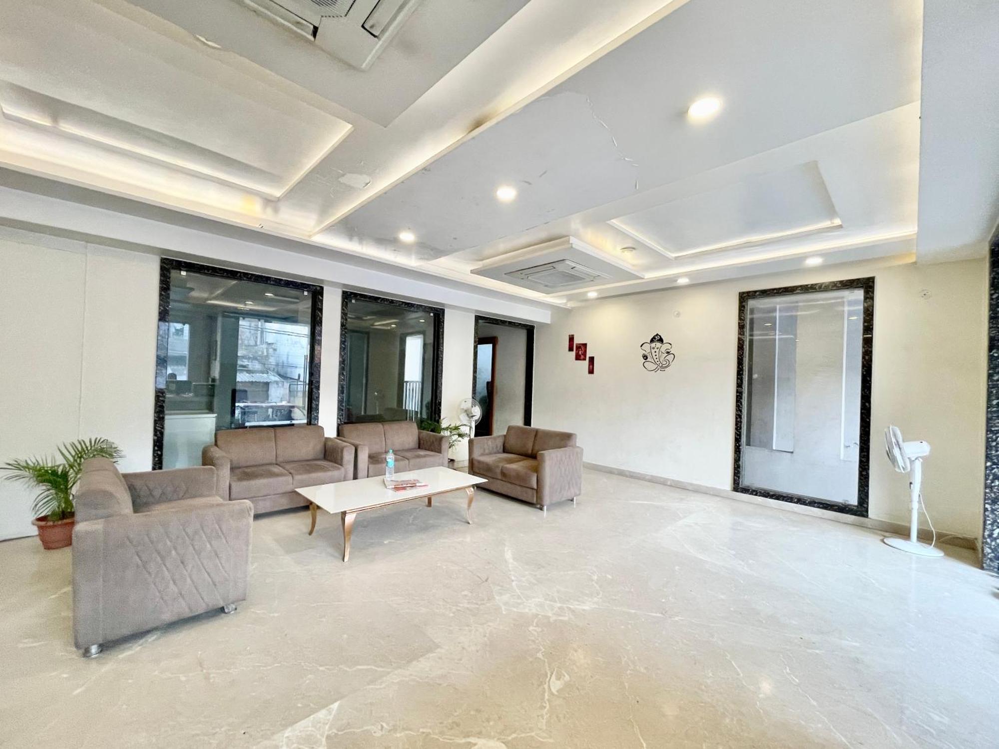 Hotel Rudraksh ! Varanasi !Fully-Air-Conditioned Hotel At Prime Location With Parking Availability, Near Kashi Vishwanath Temple, And Ganga Ghat 2 מראה חיצוני תמונה