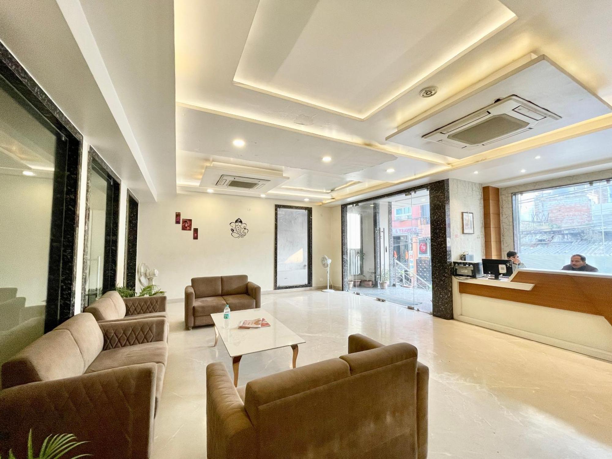 Hotel Rudraksh ! Varanasi !Fully-Air-Conditioned Hotel At Prime Location With Parking Availability, Near Kashi Vishwanath Temple, And Ganga Ghat 2 מראה חיצוני תמונה