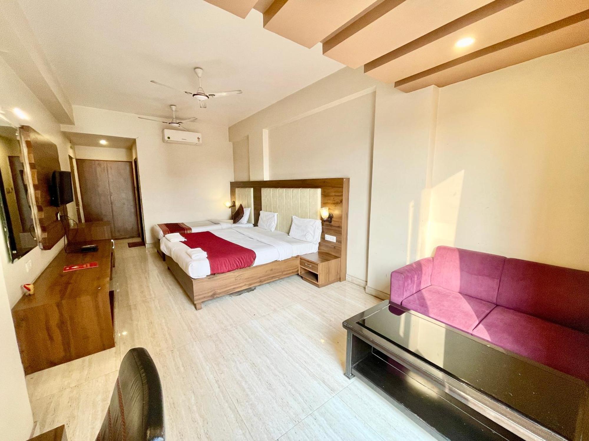 Hotel Rudraksh ! Varanasi !Fully-Air-Conditioned Hotel At Prime Location With Parking Availability, Near Kashi Vishwanath Temple, And Ganga Ghat 2 מראה חיצוני תמונה